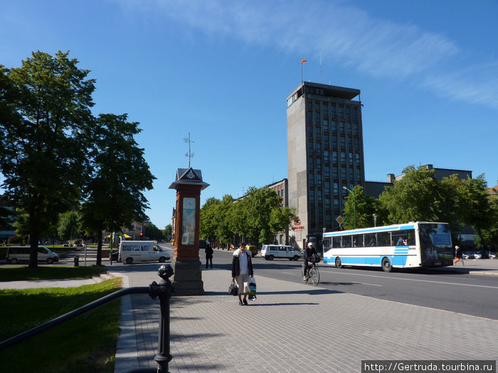 Улица Геркуса Мантаса, высокое здание — Клайпедский музыкальный театр. Клайпеда, Литва