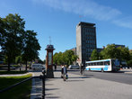 Улица Геркуса Мантаса, высокое здание — Клайпедский музыкальный театр.