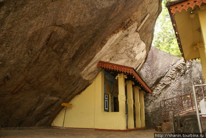 Домик под камнем Матале, Шри-Ланка