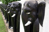 Слоны на ограде монастыря