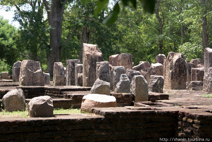 Руины храма Анурадхапура, Шри-Ланка