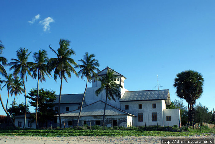 Церковь под пальмами