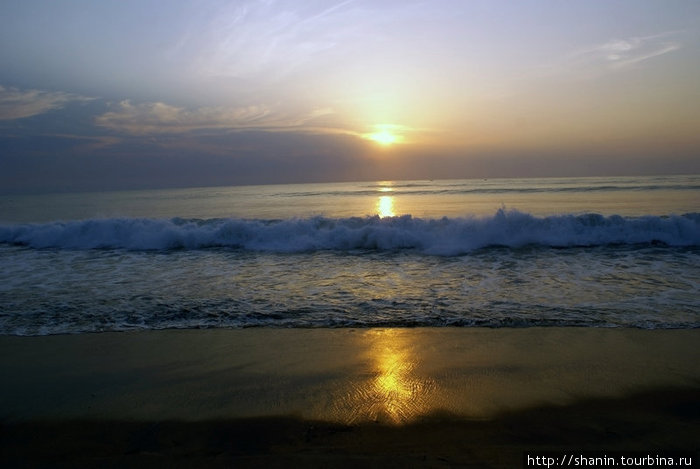 Восход солнца над морем Аругам, Шри-Ланка