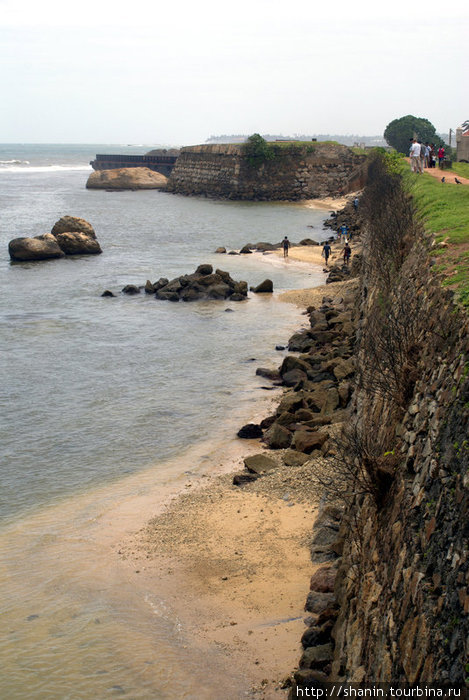 Крепостная стена на берегу моря Галле, Шри-Ланка