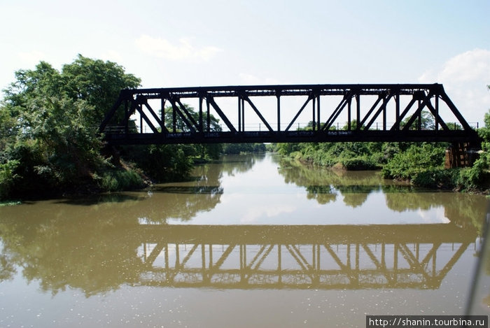 Мост — по пути в Димбулагалу Полоннарува, Шри-Ланка