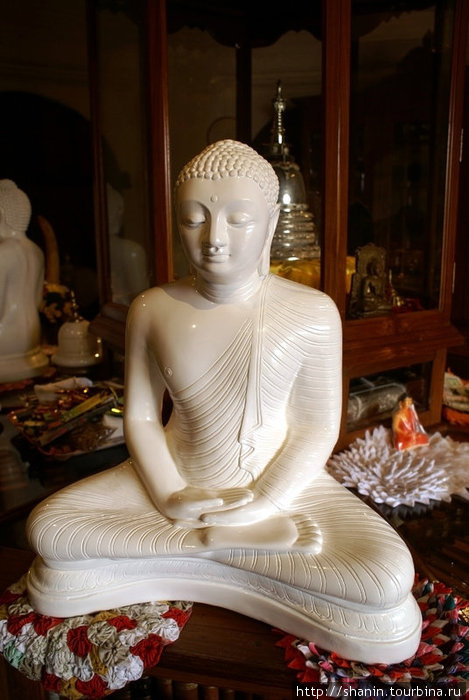 Белый Будда Канди, Шри-Ланка