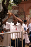 Ритуальное раскалывание кокосового ореха