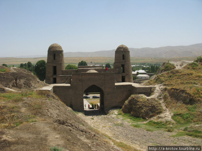 Старинные ворота Гиссар, Таджикистан