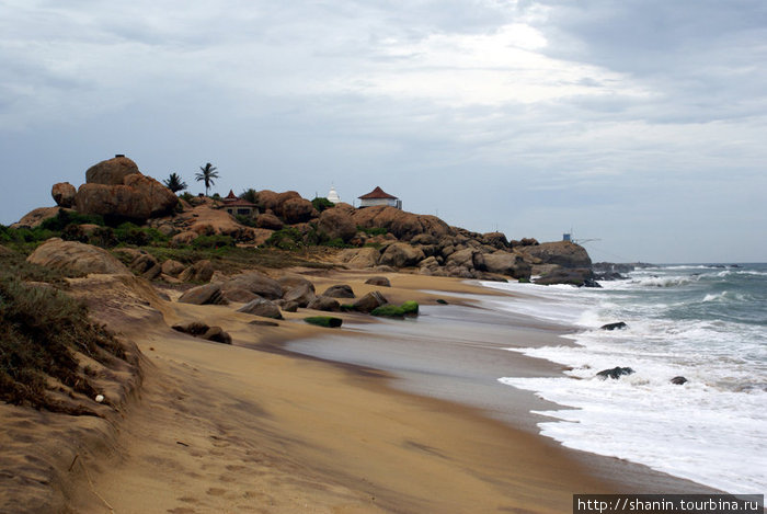 На берегу моря в Киринде Киринда, Шри-Ланка