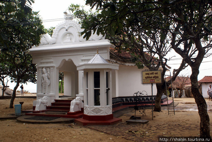 Храм Киринда, Шри-Ланка