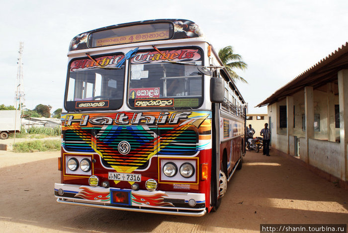 Автобус на автовокзале Маннар, Шри-Ланка