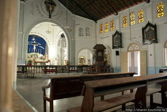 В соборе Маннар, Шри-Ланка