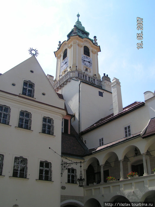Здание ратуши укомлектовано смотровой площадкой Братислава, Словакия