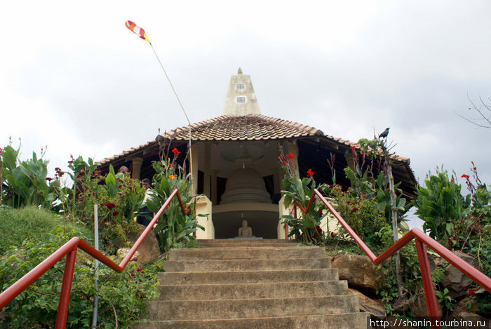 Храм на вершине холма Матара, Шри-Ланка