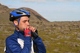 Макс восхитился красотами солнечной Исландии и играет гимн солнцу на губной гармошке