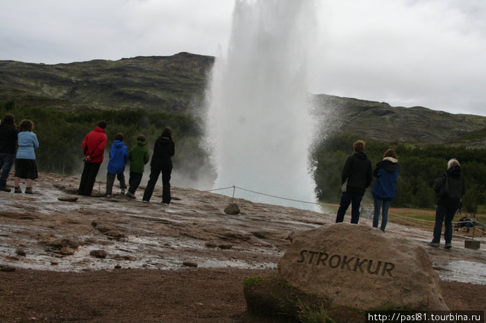 Строккур — единственный гейзер, извергающийся с завидным постоянством Южная Исландия, Исландия