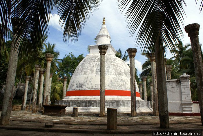 Ступа Амбасталедагаба — ступа Мангового дерева Михинтале, Шри-Ланка
