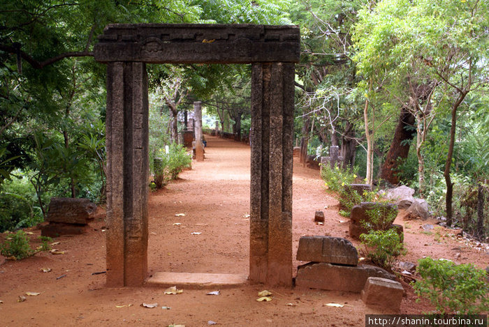 Ворота Наланда, Шри-Ланка