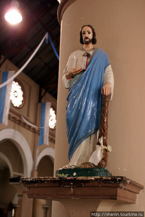 Статуя в церкви Нувара Элия, Шри-Ланка