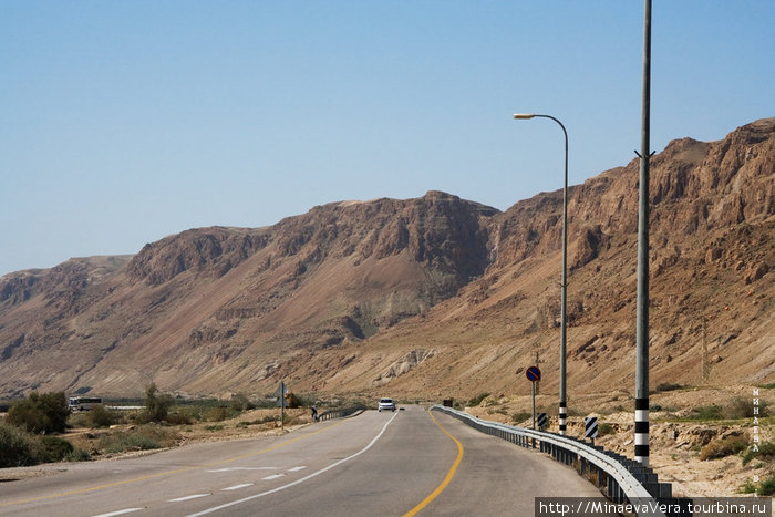 Дорога к мертвому морю вдоль Иудейской пустыни Израиль