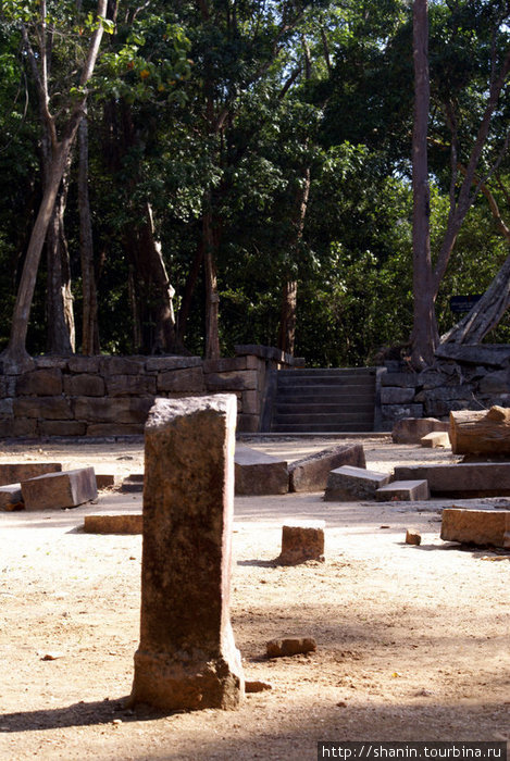 Каменный столб Ритигала Заповедник, Шри-Ланка