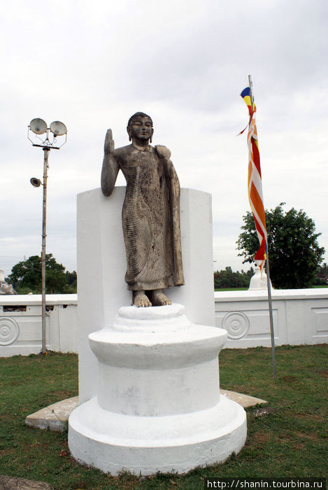 статуя принцессы Вихарамахадеви Тиссамахарама, Шри-Ланка