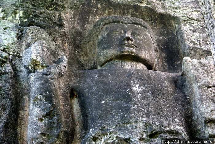 Вырезанный в скале Будда Бандаравела, Шри-Ланка