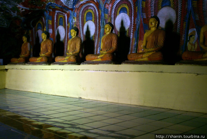 В храме Бандаравела, Шри-Ланка