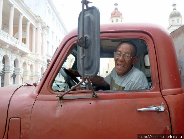 Водитель грузовика в Сантьяго Куба