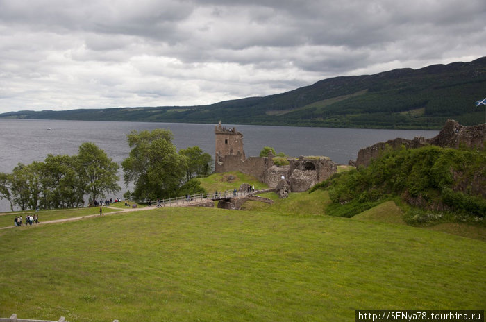 Замок Уркхарт (Urqhart Castle) — одна из визитных карточек Шотландии Озеро Лох-Несс, Великобритания