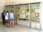 Посетители в музее