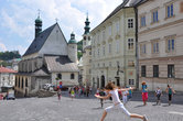 В Банской Штявнице, одном из удивительно живописных городов Средней Словакии. Город на холмах, над серебряными копями, — сегодня в списке ЮНЕСКО Мировое культурное наследие. Стоит сюда заглянуть хоть на полдня!