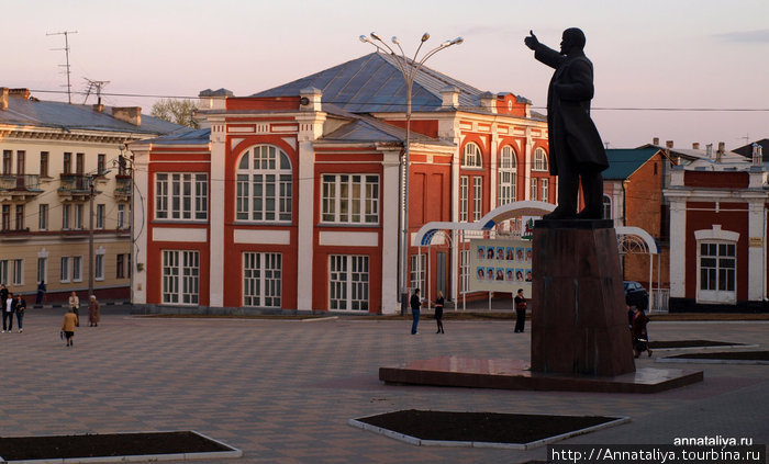 Ленин на центральной площади Елец, Россия