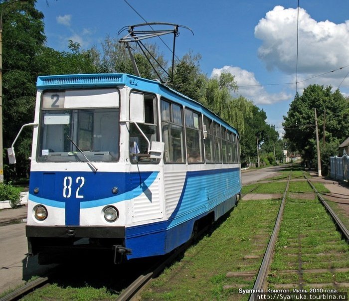 Линии обслуживаются трамваями типа КТМ-5, построенными с 1975 по 1989 года на Усть-Катавском Вагонстроительном Заводе имени С. М. Кирова (УКВЗ). Все они бело-голубого цвета.