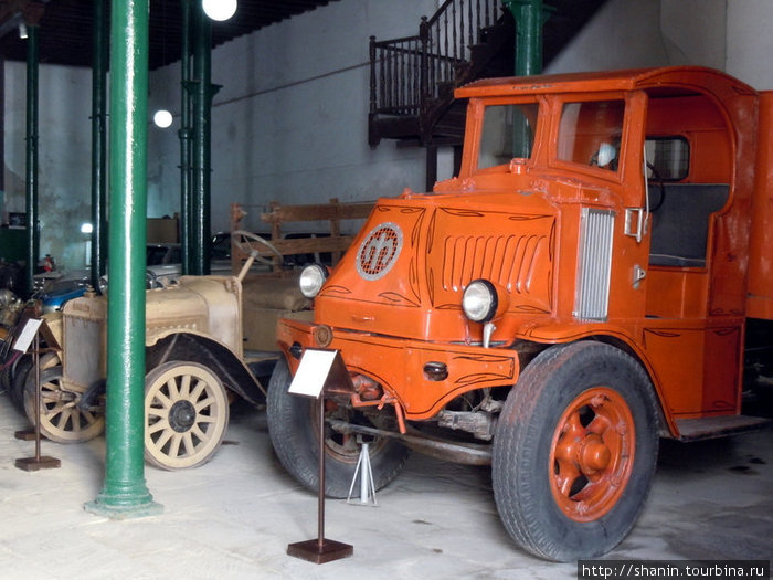 В музее автомобилей Гавана, Куба