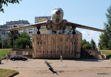 Памятник-самолет Ту-104а. Здесь же конец первого этапа соревнований