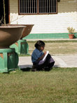 Ученица во дворе школы