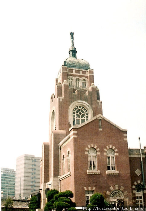 Церковь Чондо (начало 20-го в.) в районе Инсадона. Сеул, Республика Корея