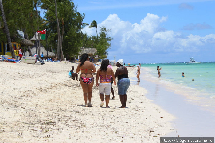 Можно прогуляться по пляжу или посмотреть как это делают другие Доминиканская Республика