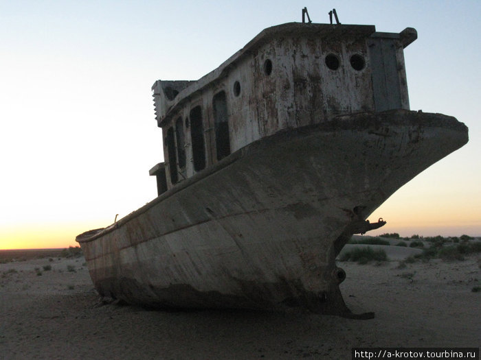 Муйнак - на берегу Аральского моря (высохшего) Муйнак, Узбекистан