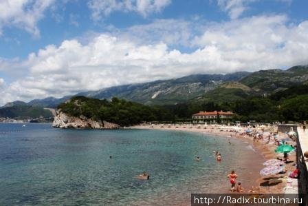 Королевский пляж с парапета набережной Милочер, Черногория