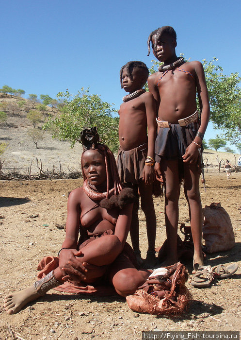 Область Каоковельд (Kaokoveld) – земля племени Химбе. Химбе —  древнее племя полукочевых пастухов, многие из которых по сей день сохраняют образ жизни в соответствии со старинными традициями. Намибия