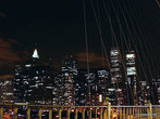 Вид с Бруклинского моста на даунтаун с башнями Мирового Торгового Центра.