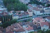 Набережная реки Любляницы заполнена кафе и ресторанчиками