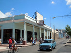 На центральной улице Сьенфуэгоса