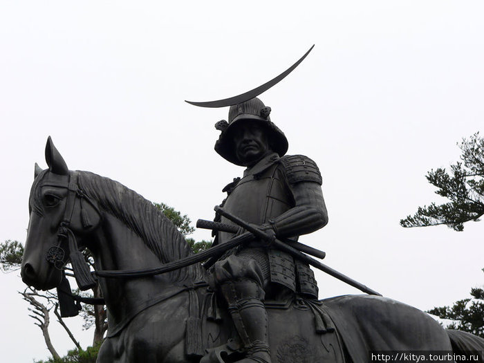 Статуя Датэ Масамунэ на м