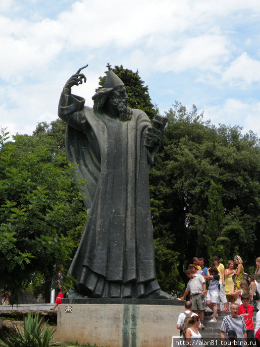 Памятник Григорию Нинскому Сплит, Хорватия