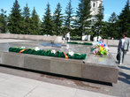 Не случайно именно на пространстве, непосредственно связанном с историей и становлением города, находится еще один важный для иркутян памятник-Мемориал в честь погибших в Великой Отечественной войне.