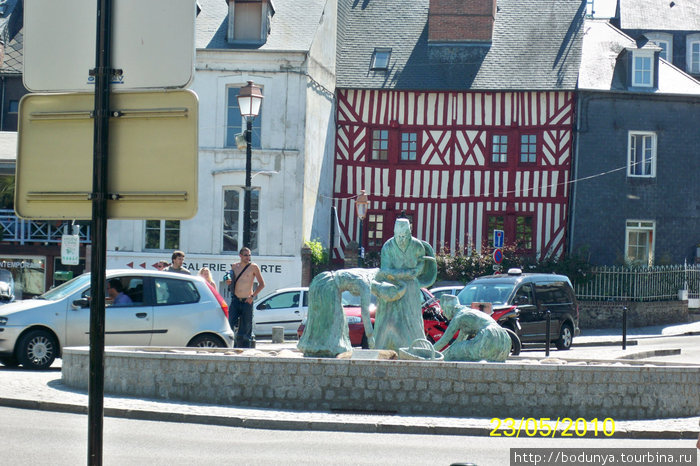 Три прачки, судачащие о жизни Онфлёр, Франция