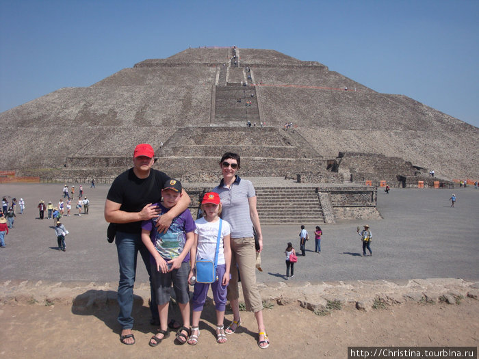 Спустившиеся с пирамиды Солнца! Мы и наши маленькие путешественники. Теотиуакан пре-испанский город тольтеков, Мексика
